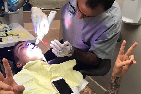 Selbst beim unbeliebten Zahnarztbesuch zeigt sich Superstar Justin Bieber von seiner coolen Seite