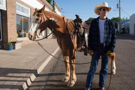 Kevin Bacon spielt den Künstler Dick in 