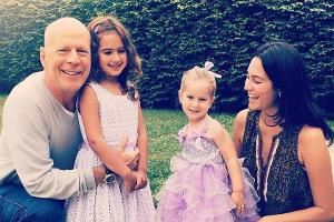 Eine glückliche Familie: Bruce Willis und Emma Heming-Willis mit ihren Töchtern Mabel (2. v. l.) und Evelyn
