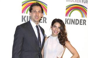 René Adler und seine Frau Lilli Hollunder bei einer Benefiz-Gala in Hamburg