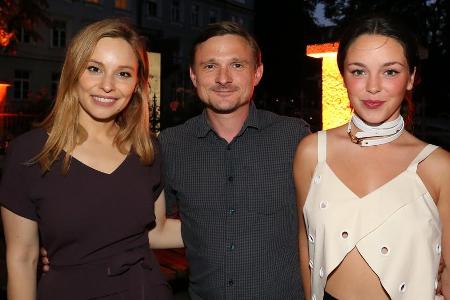 Hatten Spaß beim ARD Degeto Get together im Rahmen des Filmfestes München: die Schauspieler Florian Lukas mit Mina Tander (l...