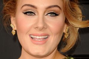 Kam zum Ort des Brandes, um betroffene Familien zu trösten: Adele