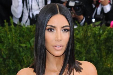 Kim Kardashian bei einer ihrer Lieblingsbeschäftigungen: Posieren für die Fotografen