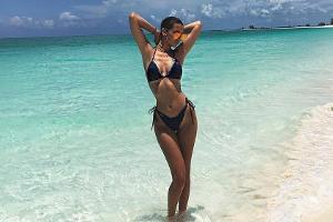 Bella Hadid liebt sexy Bikinis mit hohem Höschen. Doch ist das auch was für's Freibad?