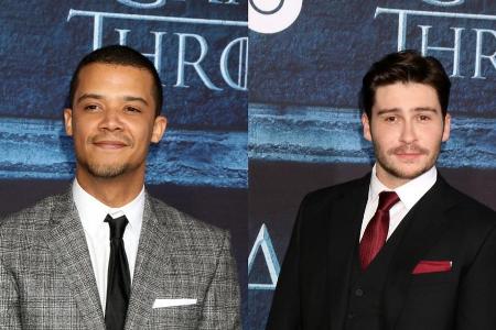 Jacob Anderson (l.) und Daniel Portman wissen, wer die Partymaus am Set ist