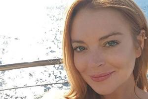 Zeigt Lindsay Lohan hier das erste Teil ihrer Schmuck-Kollektion?