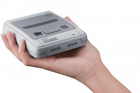 Ziemlich klein die Mini-Ausgabe des Super Nintendos
