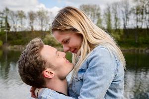 "Alles was zählt": Frisch verliebt nehmen Tim und Marie spontan Reißaus, um ihre neue Zweisamkeit genießen zu können