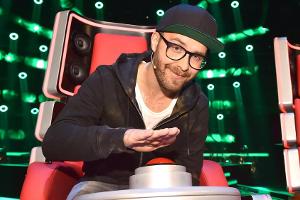 Mark Forster darf nun auch bei den Erwachsenen auf den Buzzer hauen
