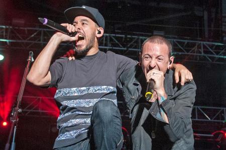Mike Shinoda (l.) und Chester Bennington bei einem Auftritt in Columbus