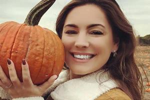 US-Schauspielerin Kelly Brook weiß um die Beauty-Geheimnisse, die ein Kürbis in sich birgt