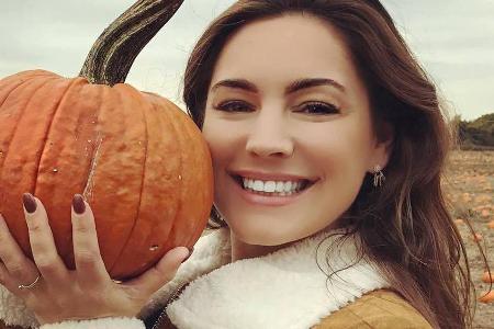 US-Schauspielerin Kelly Brook weiß um die Beauty-Geheimnisse, die ein Kürbis in sich birgt