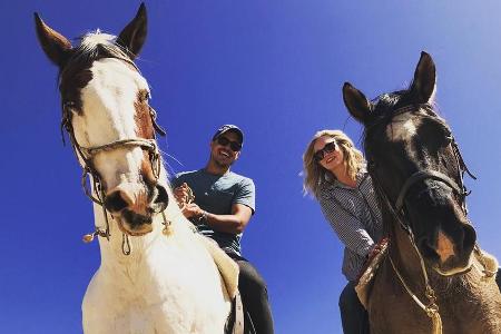 Haben bei ihrem Ausflug sichtlich Spaß: Joe King (l.) und seine Frau Candice King