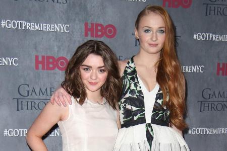 Sophie Turner (r.) und Maisie Williams lernten sich durch 