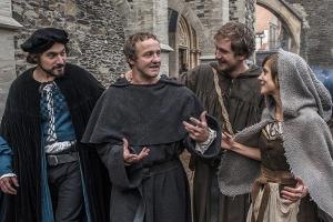 "Zwischen Himmel und Hölle": Noch sind Martin Luther (Maximilian Brückner, 2.v.l.), Andreas Bodenstein (Johannes Klaußner, l...