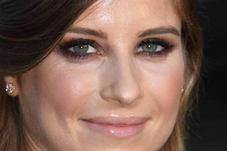 Cathy Hummels freut sich auf ihr Baby