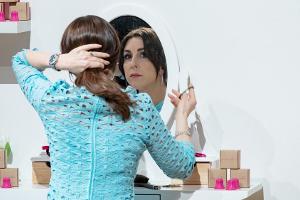 Löwin Judith Williams testet den "pony puffin" selbst vor laufender Kamera