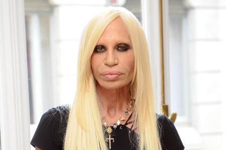 Modedesignerin Donatella Versace will sich nicht länger hinter einer Maske verstecken