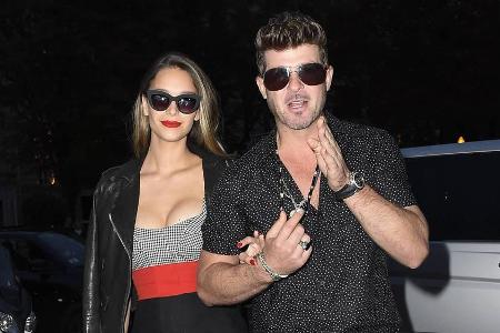 Robin Thicke führt seine schwangere Freundin April Love Geary zu einem Dinner in Paris aus