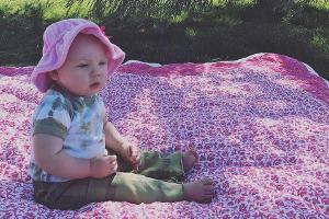 Genießt das Picknick mit seiner Mama: Pinks Sohn Jameson Moon