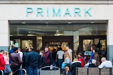 Textil-Discounter Primark lockt mit günstigen Preisen - was steckt dahinter?