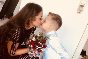 Über diesen Geburtstagsbussi freut sie sich bestimmt: Sarah Lombardi mit Sohn Alessio