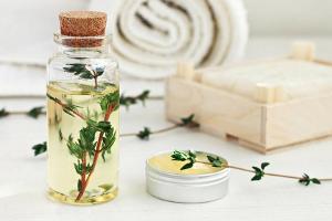 In veganer Kosmetik dürfen nur pflanzliche Inhaltsstoffe enthalten sein