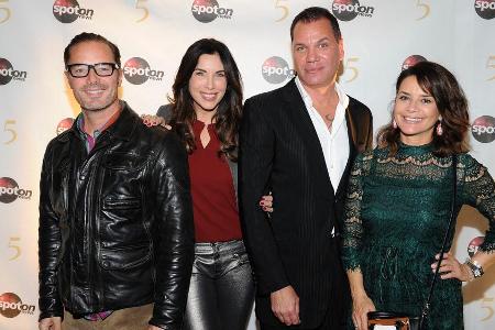 John Friedmann, Alexandra Polzin, Dave Kaufmann und Gitta Saxx (v.l.n.r.) auf der Champagner Party von spot on news