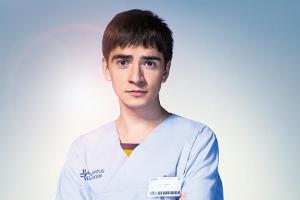 Ivo Kortlang spielt in der Serie Toni Vogel