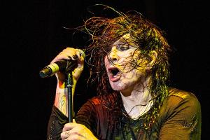 Immer noch mit Feuereifer dabei: Ozzy Osbourne bei einem Auftritt in Belgrad