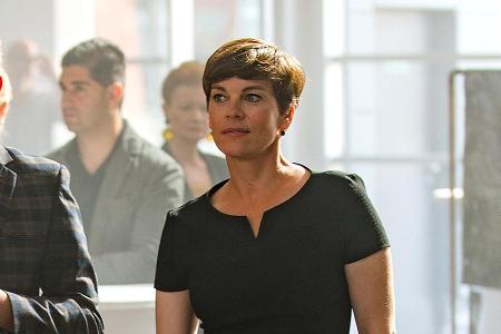 Klara Wenger (Victoria Mayer) ist eine Jugendfreundin von Thiel