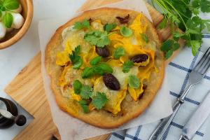 Pizza mit Kürbisbelag? Das geht wirklich und schmeckt ganz besonders gut!