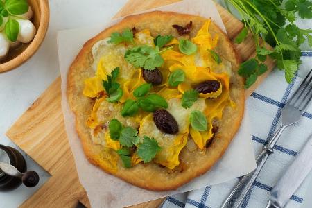 Pizza mit Kürbisbelag? Das geht wirklich und schmeckt ganz besonders gut!