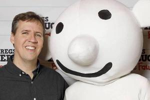 Jeff Kinney mit seinem Helden Greg