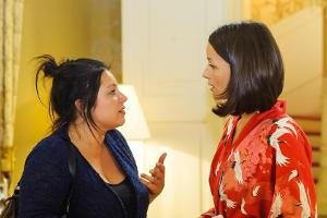 "Alles was zählt": Während Vanessa (l.) beschließt, Christoph nachzureisen, hofft Jenny auf eine Versöhnung mit Deniz