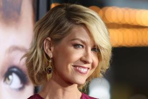 So top gestylt wird Jenna Elfman in der Zombie-Apokalypse wohl nicht sein