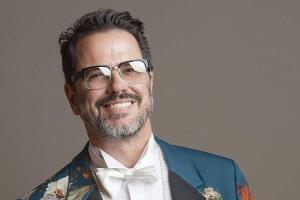 Das Sakko von Alex Jolig wäre schon mal Dschungel-tauglich