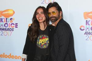 John Stamos mit seiner Verlobten Caitlin McHugh