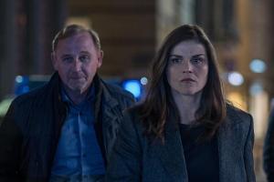 "Stralsund - Kein Weg zurück": Kommissarin Nina Petersen (Katharina Wackernagel) am Tatort des Supermarkt-Überfalls