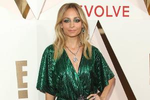 Nicole Richie beweist: Smaragdgrün und Silber ist eine echte Power-Kombi