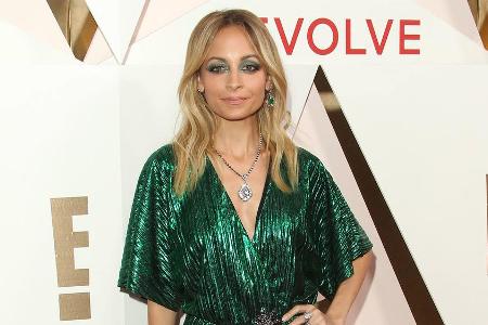 Nicole Richie beweist: Smaragdgrün und Silber ist eine echte Power-Kombi