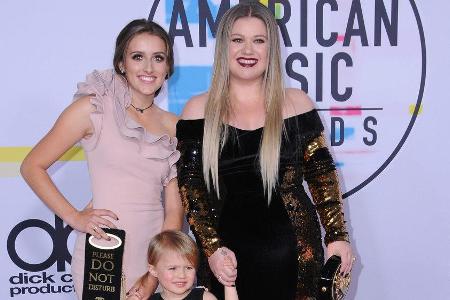 Niedlicher Familien-Auftritt von Kelly Clarkson, Töchterchen River Rose und Stieftochter Savannah Blackstock