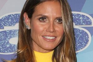Gelbe und Bronze: Heidi Klum kennt die Tricks für den Summer-Glow im Herbst
