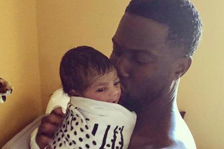 Kevin Hart mit seinem Neugeborenen namens Kenzo Kash