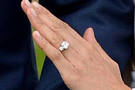Funkeln mit Geschichte: Der Verlobungsring an Meghan Markles linker Hand