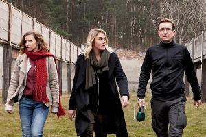 "Tatort: Auge um Auge": Karin Gorniak (Karin Hanczewski, l.) und Henni Sieland (Alwara Höfels) befragen den Tatverdächtigen ...