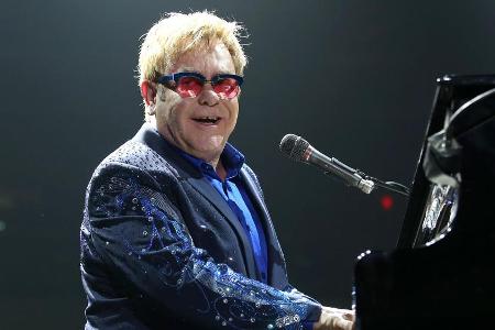 Auf den Besuch von Elton John werden sich die Fans aus Hamburg noch bis Ende des Jahres gedulden müssen