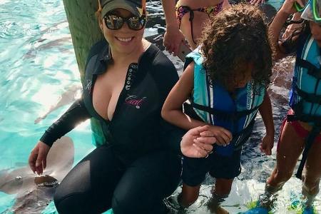 Mariah Carrey wagt sich mit ihren Zwillingen unter Haie