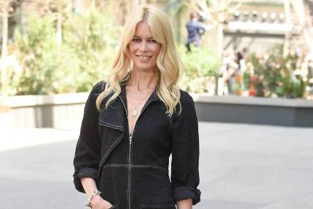 Claudia Schiffer im lässig schicken Overall-Look