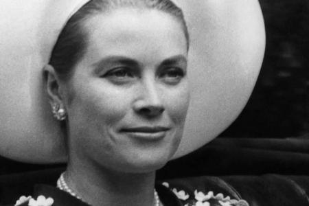 Grace Kelly, die spätere Fürstin von Monaco, galt zu Lebzeiten als große Mode-Ikone